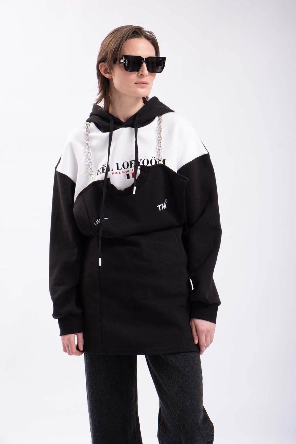 Черное платье бренда