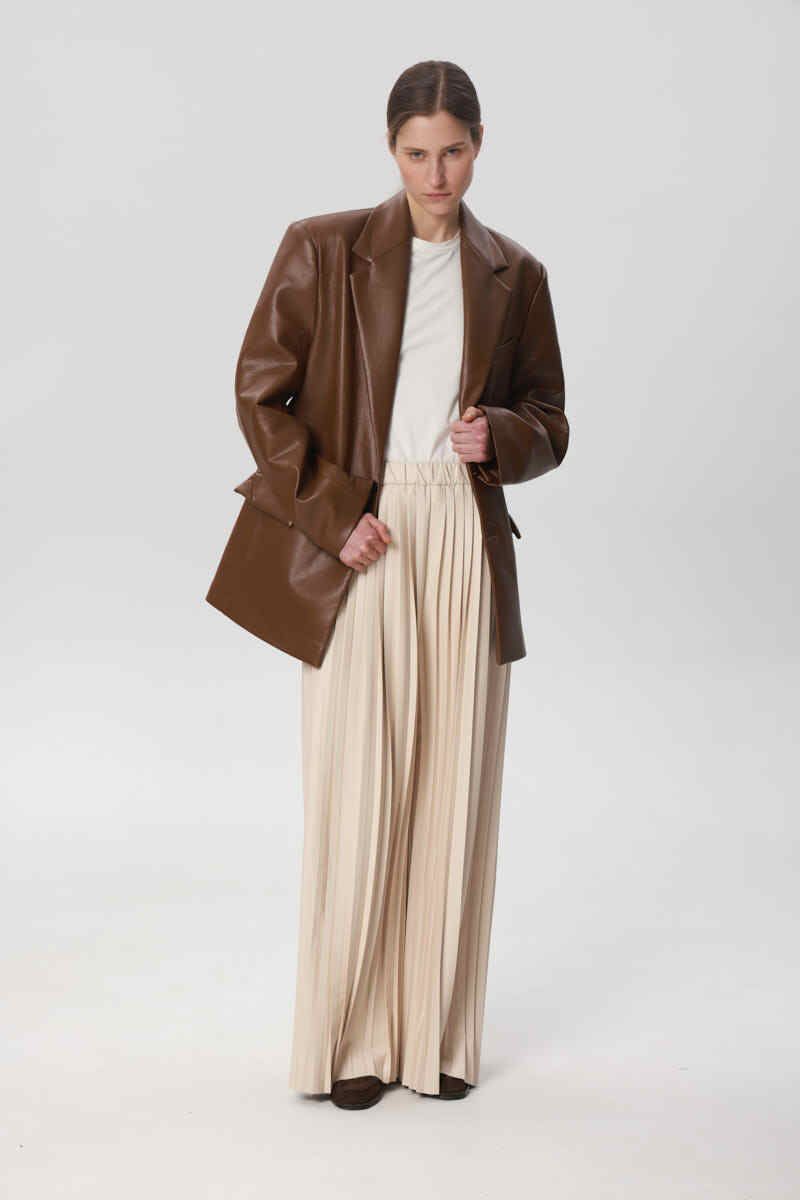 Брюки-плиссе из эко-кожи женские, off-white